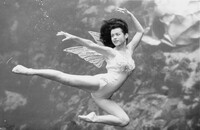 Vicki Smith performing as a mermaid at Weeki Wachee Springs